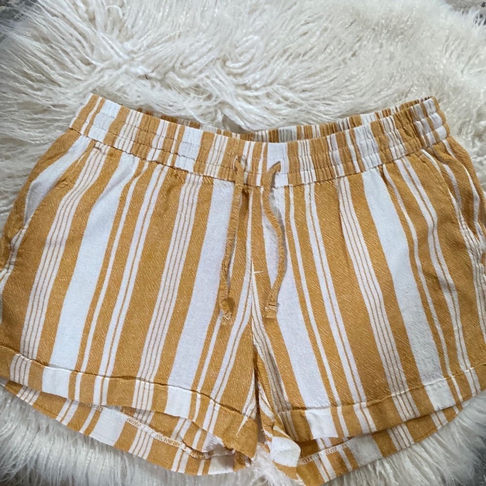 Striped cuffed Shorts with pockets
